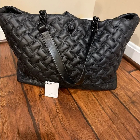 Black Quilted Tote Bag - Picture 4 of 9
